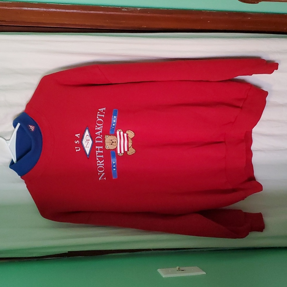 Vintage 80s 90s USA North Dakota Bear Sweatshirt
